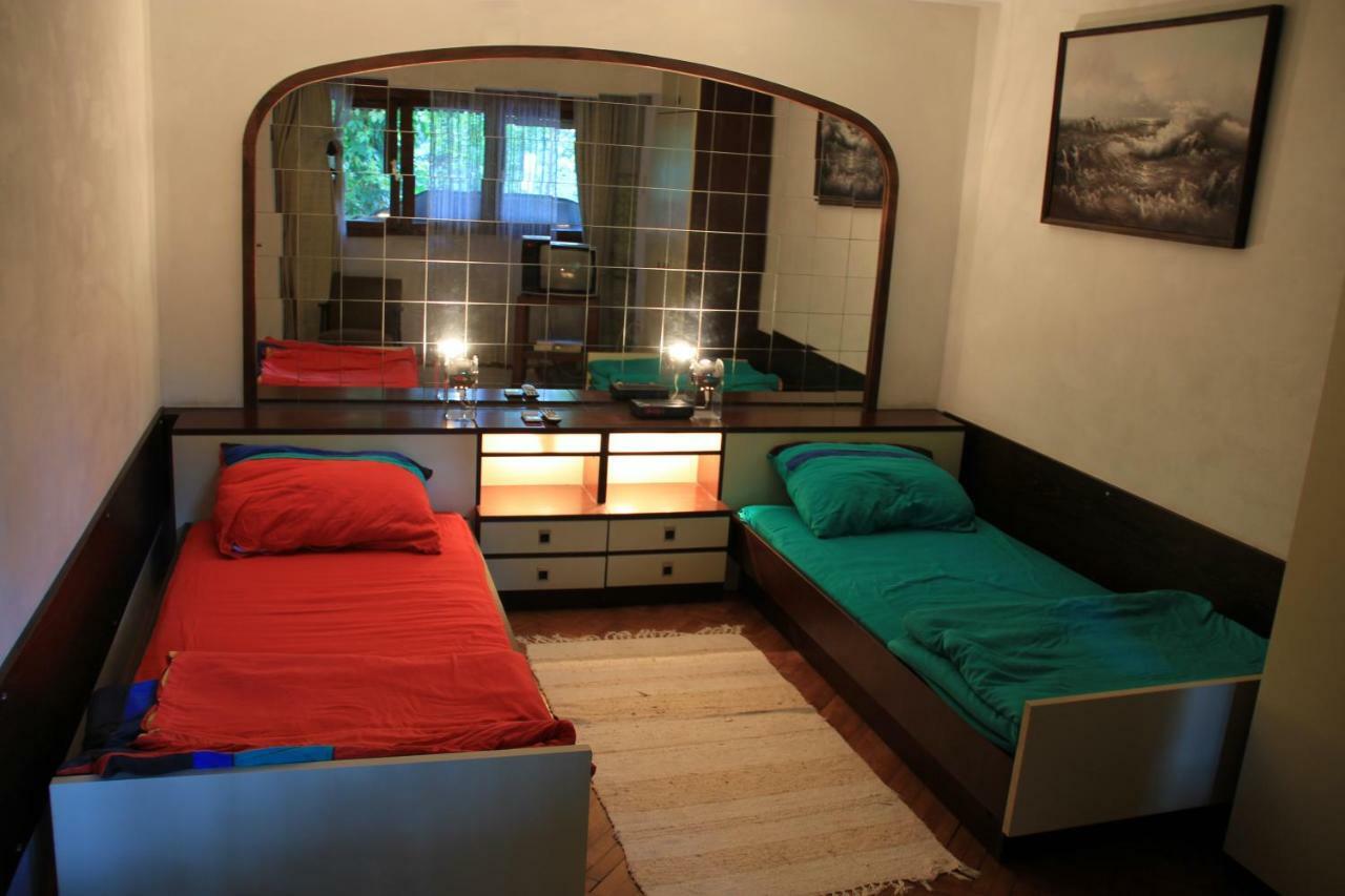 Apartmani Rasan Малинска Екстериор снимка